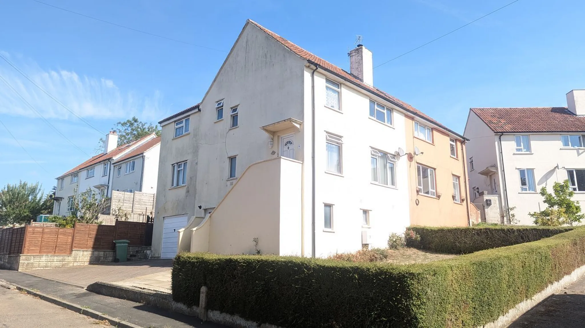 https://mr0.homeflow-assets.co.uk/files/photo/image/48029/1586/_x_/51532119.jpg
