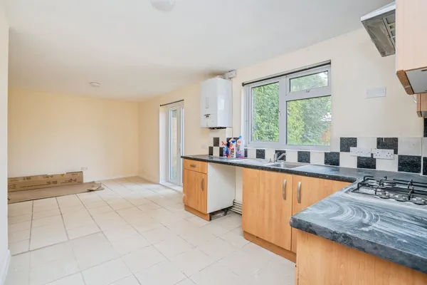 Bell Crescent, WATERLOOVILLE, Hampshi...