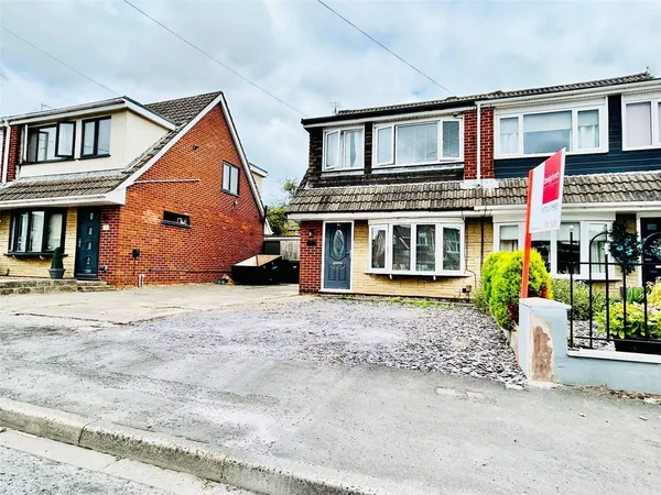 Larchwood Crescent, Leyland, Lancashi...