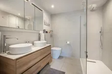 Carlton Drive, London, SW15 photo 11