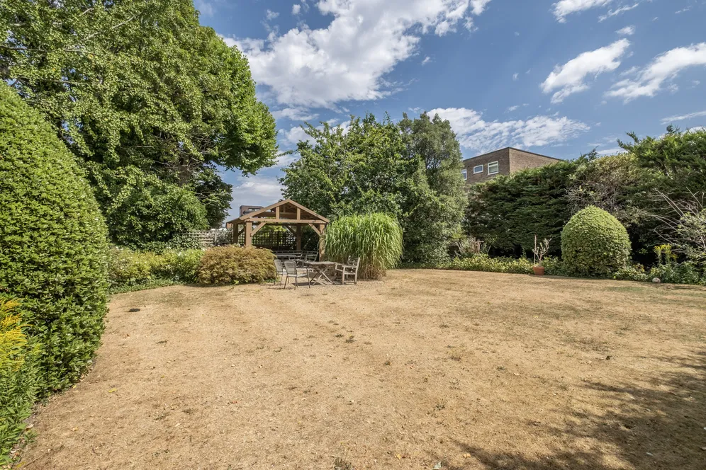 Carlton Drive, London, SW15 photo 16
