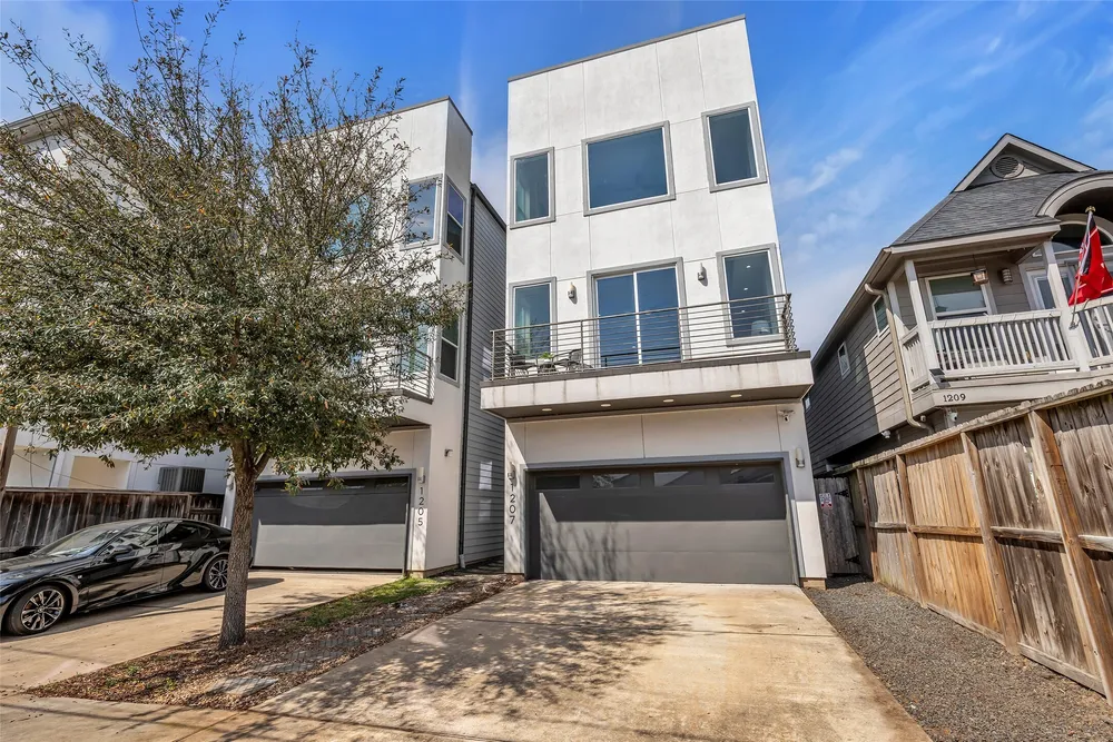 1207 E 28th St, Houston, TX 77009