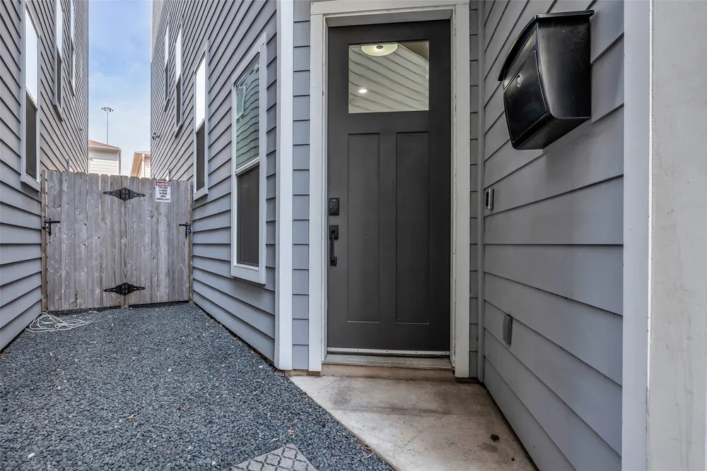 1207 E 28th St, Houston, TX 77009