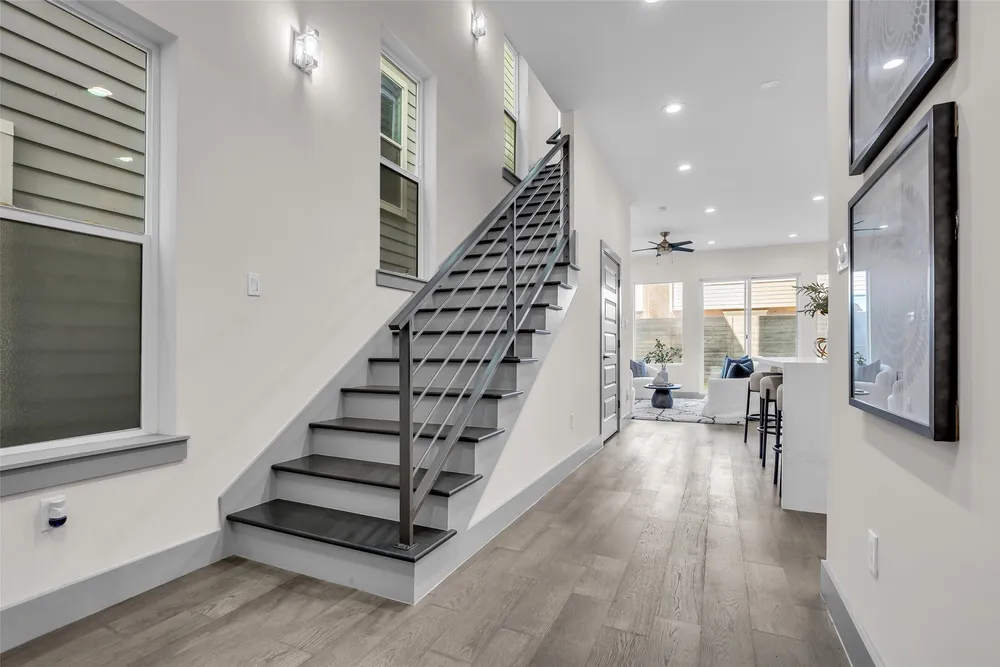 1207 E 28th St, Houston, TX 77009