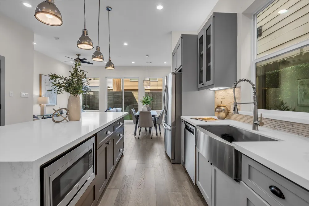 1207 E 28th St, Houston, TX 77009