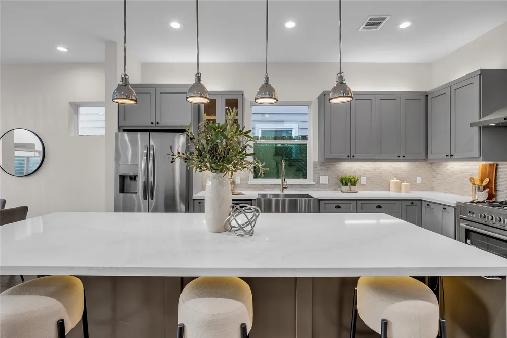 1207 E 28th St, Houston, TX 77009