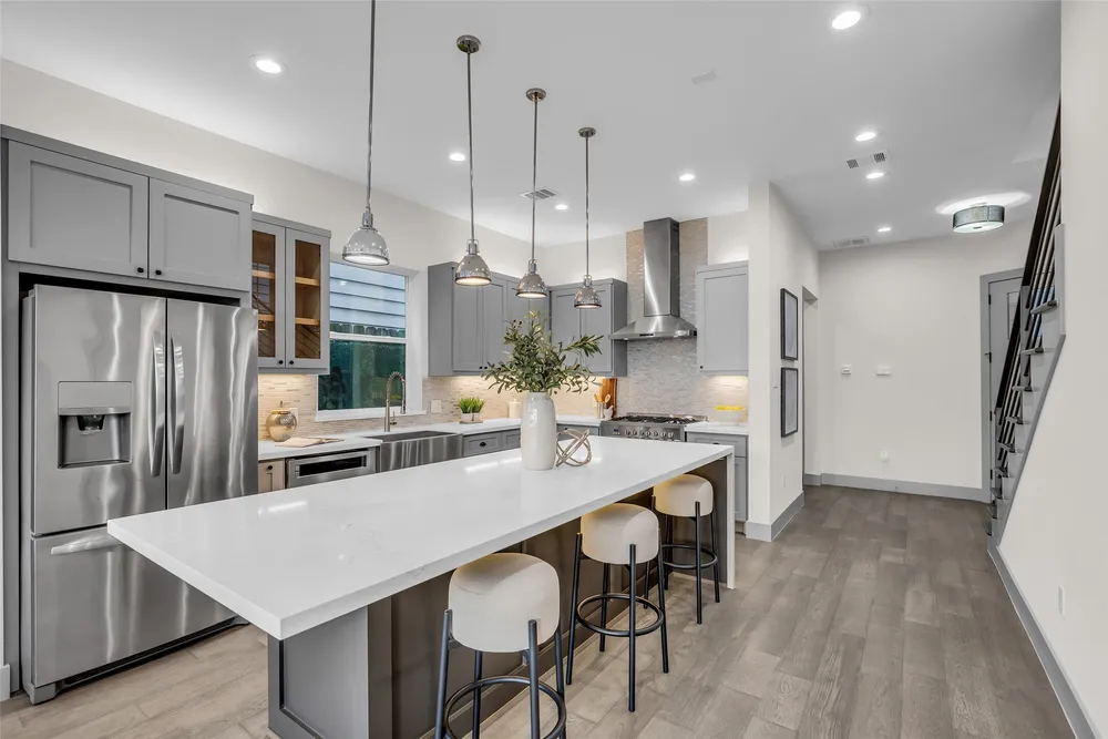 1207 E 28th St, Houston, TX 77009