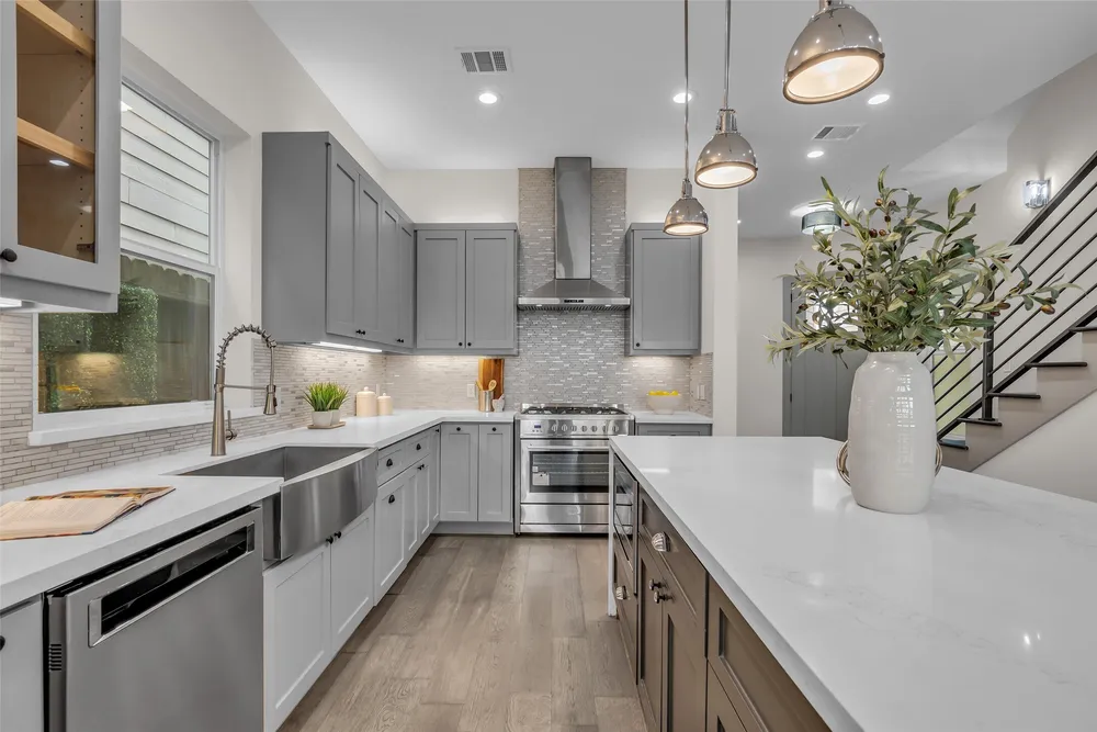 1207 E 28th St, Houston, TX 77009