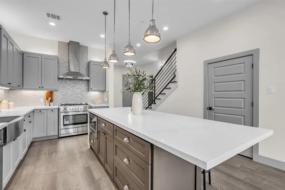 1207 E 28th St, Houston, TX 77009