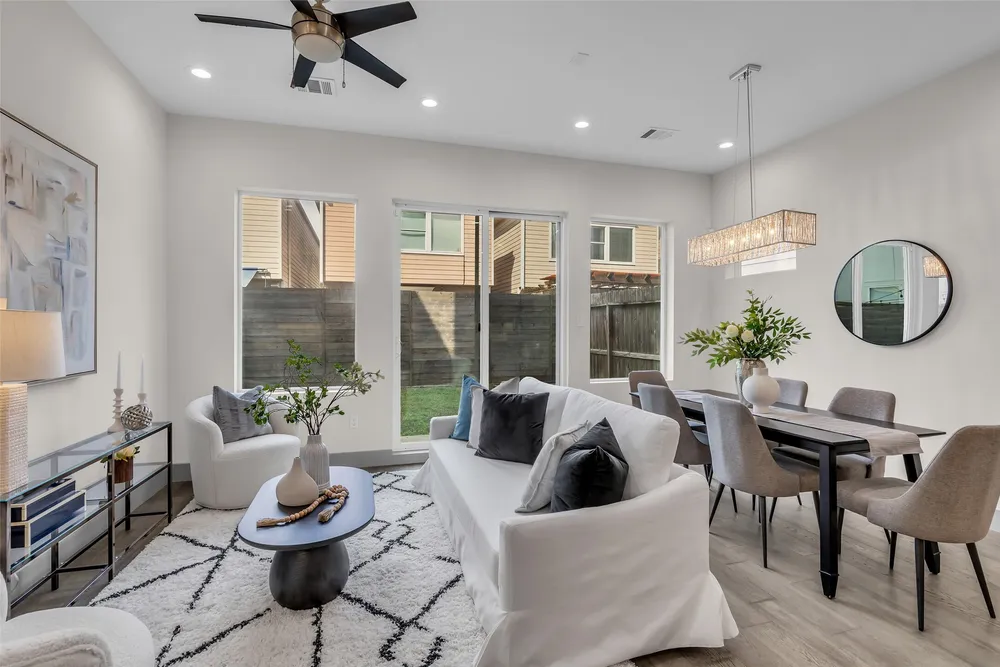 1207 E 28th St, Houston, TX 77009