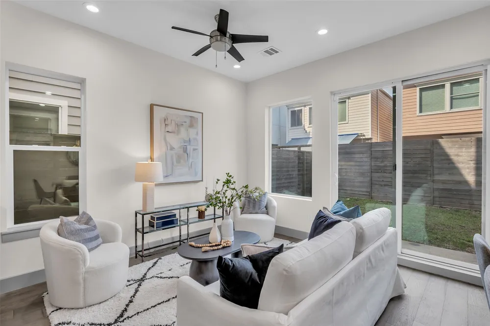 1207 E 28th St, Houston, TX 77009