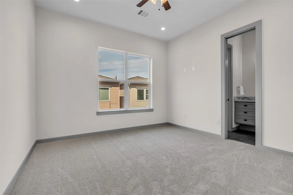 1207 E 28th St, Houston, TX 77009