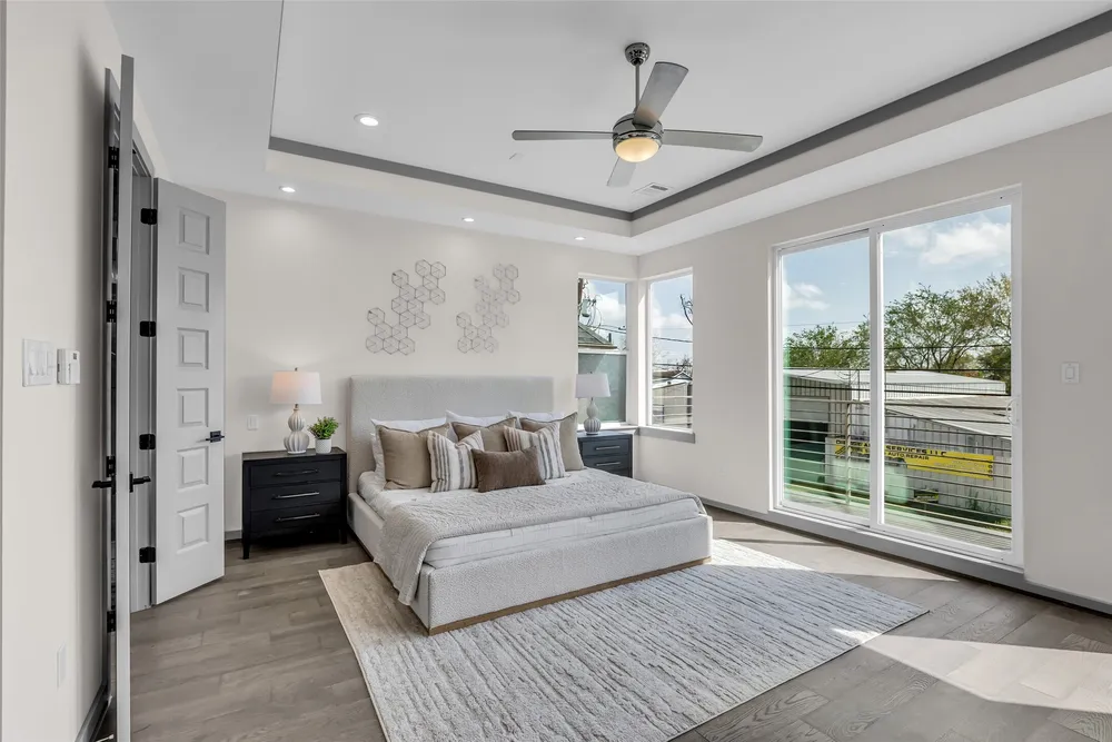 1207 E 28th St, Houston, TX 77009
