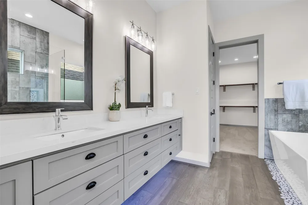 1207 E 28th St, Houston, TX 77009
