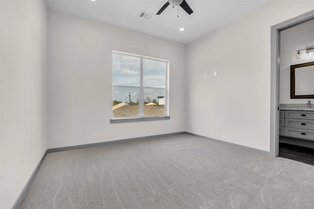 1207 E 28th St, Houston, TX 77009