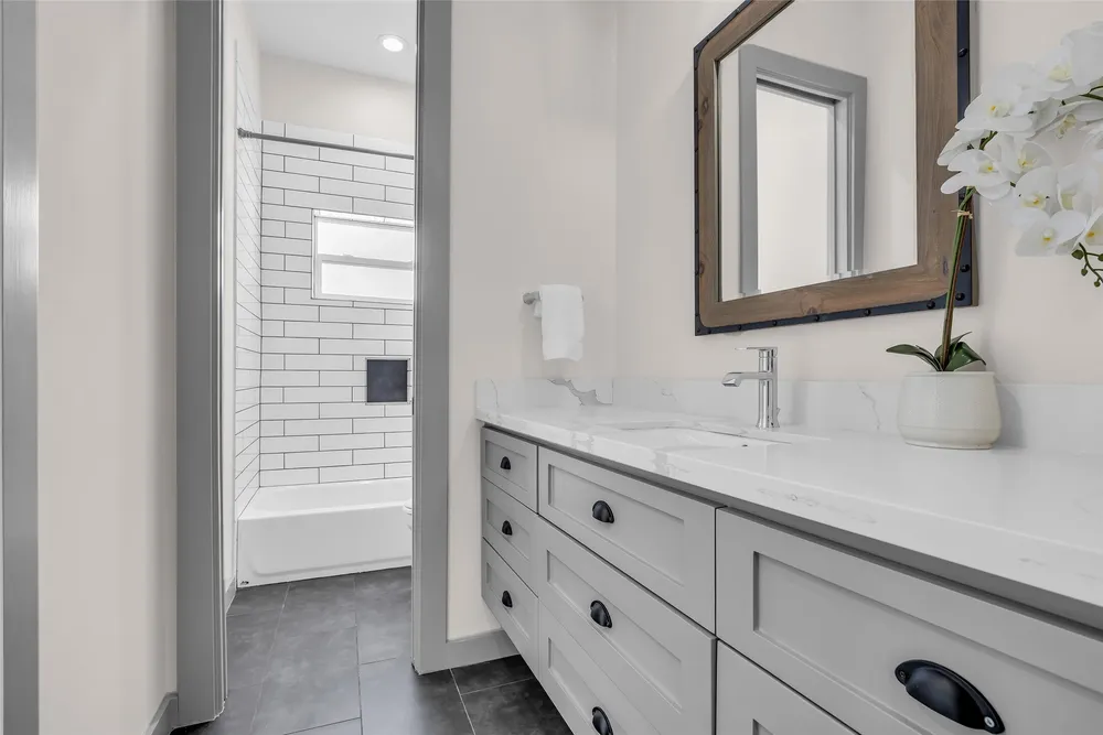 1207 E 28th St, Houston, TX 77009