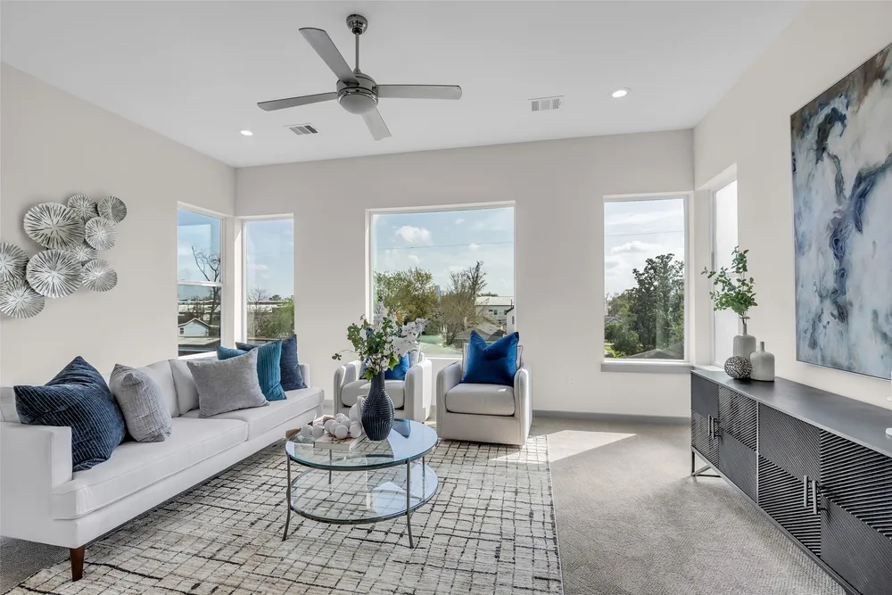 1207 E 28th St, Houston, TX 77009