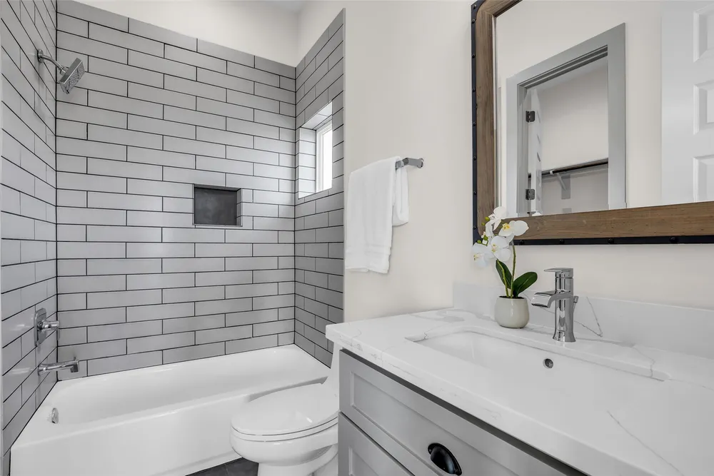 1207 E 28th St, Houston, TX 77009