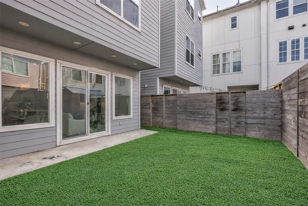 1207 E 28th St, Houston, TX 77009