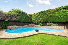 The Crescent, SHEPPERTON, TW17 photo 2
