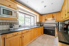 The Crescent, SHEPPERTON, TW17 photo 4