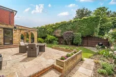 The Crescent, SHEPPERTON, TW17 photo 8