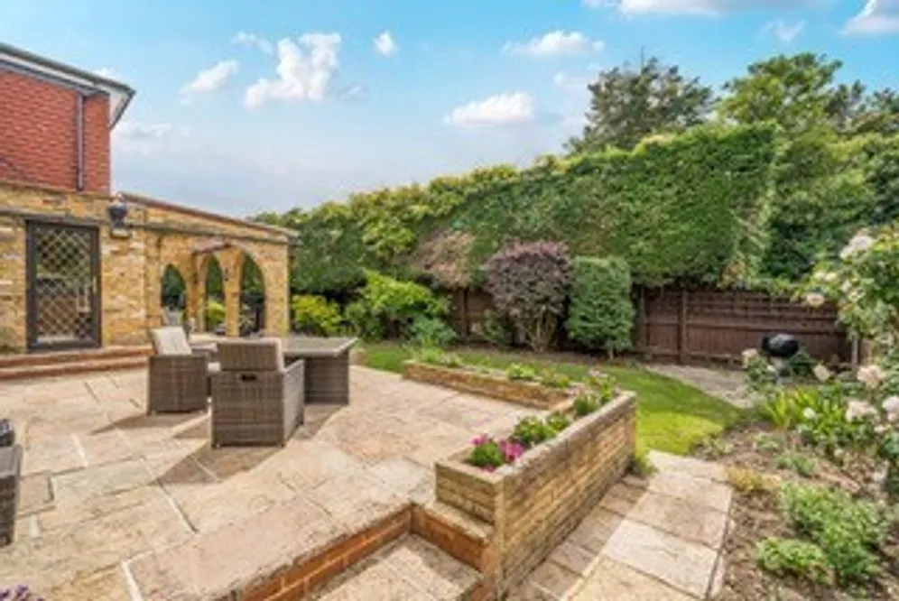 The Crescent, SHEPPERTON, TW17 photo 8