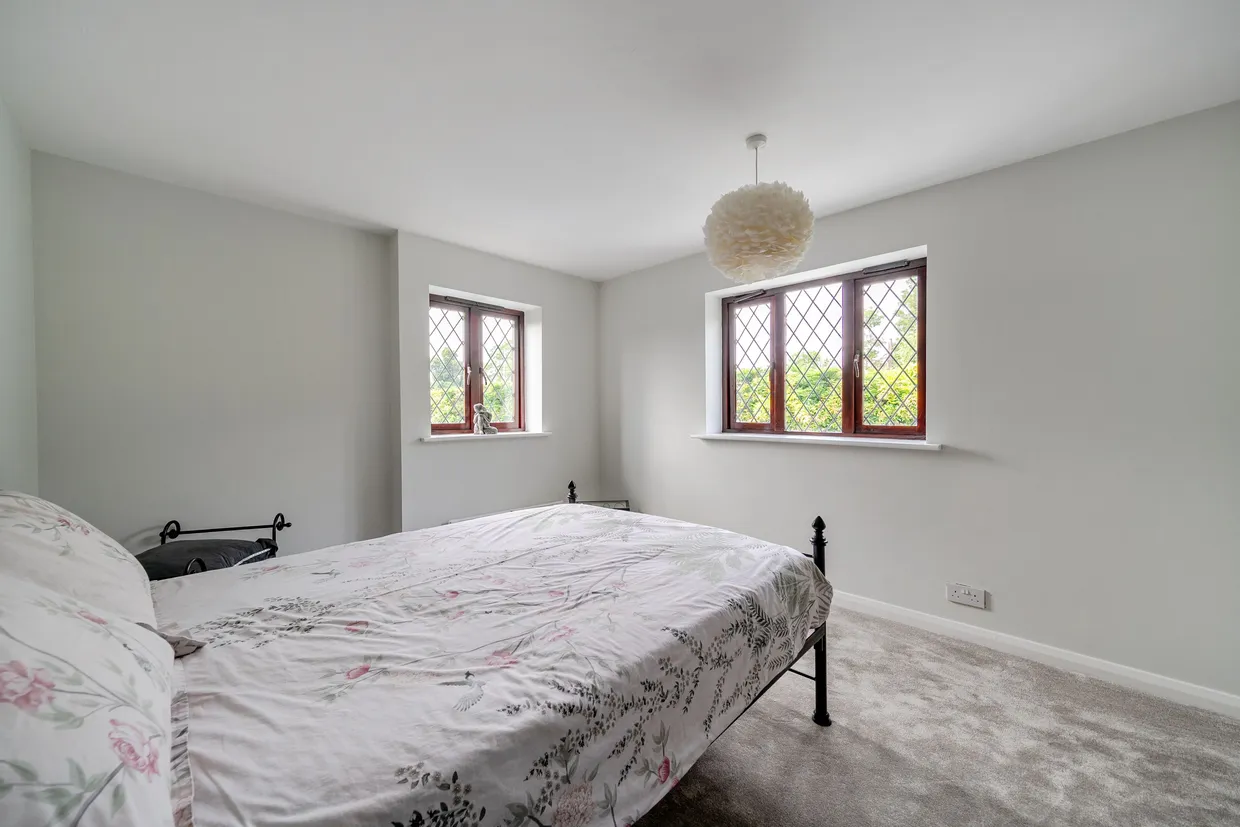The Crescent, SHEPPERTON, TW17 photo 13
