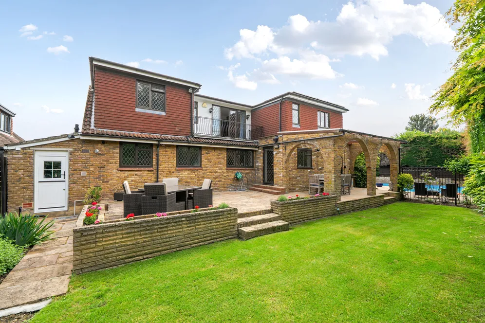 The Crescent, SHEPPERTON, TW17 photo 20