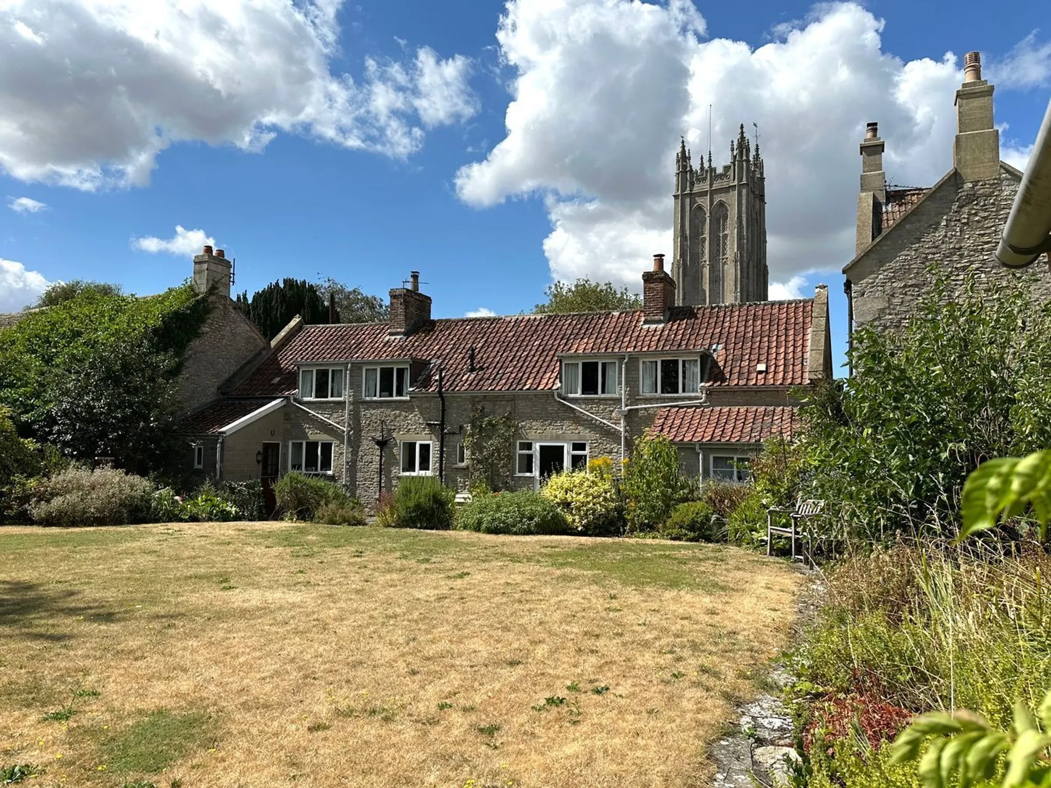 https://mr0.homeflow-assets.co.uk/files/photo/image/48036/9778/_x_/58692966.jpg