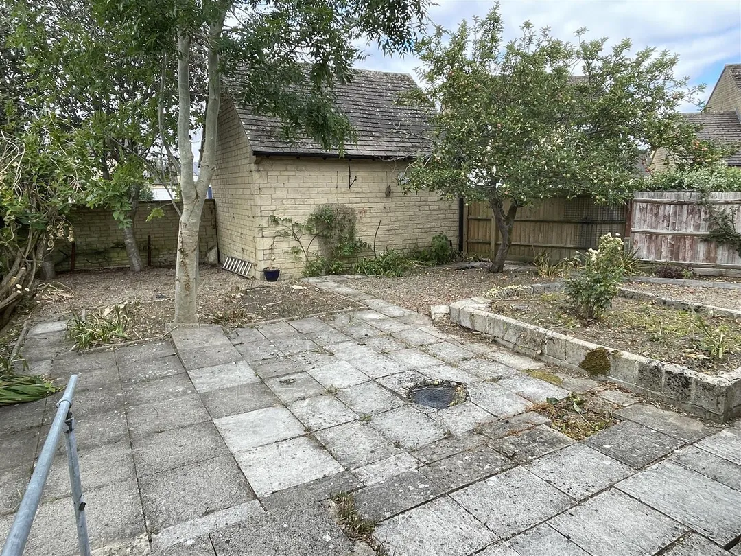 https://mr0.homeflow-assets.co.uk/files/photo/image/48037/1064/_x_/XOe-12Z9-0idTbooacVccA.jpg