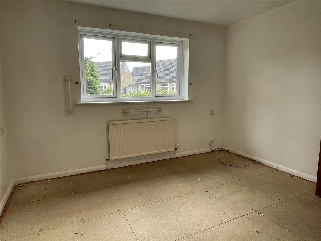 https://mr0.homeflow-assets.co.uk/files/photo/image/48037/1068/_x_/NWYkb4DUdEiQ0YOHpYvrQA.jpg