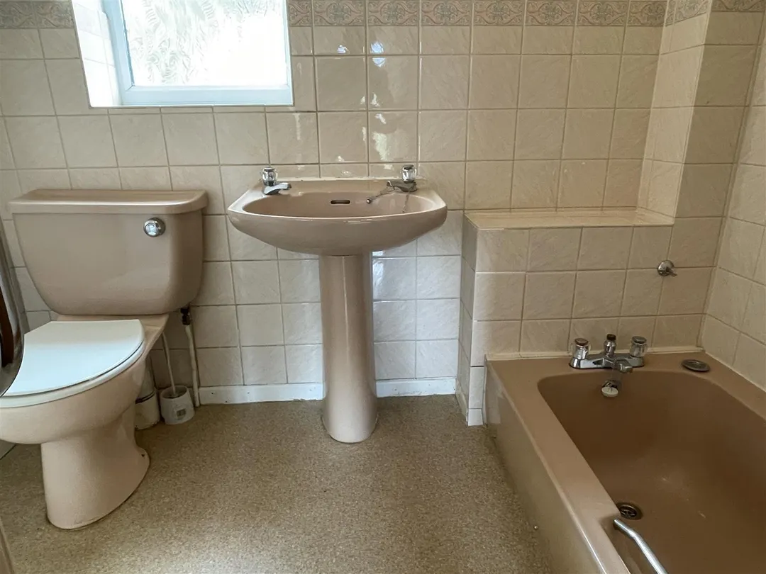 https://mr0.homeflow-assets.co.uk/files/photo/image/48037/1070/_x_/jKnBUUy9WUCJICDt8wzG8g.jpg