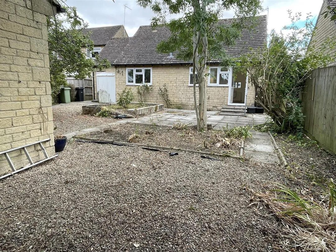 https://mr0.homeflow-assets.co.uk/files/photo/image/48037/1072/_x_/roUcm5ZHwEKzoGX8J5DGdQ.jpg