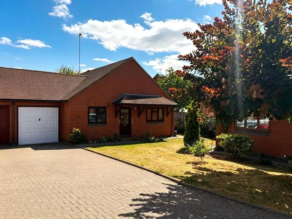 Woodward Court, Snitterfield, Stratfo...
