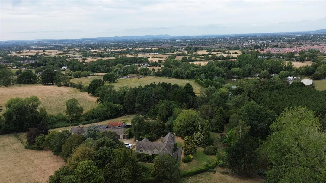 https://mr0.homeflow-assets.co.uk/files/photo/image/48039/4742/_x_/XFdBI8_edEaGJSHGMdF8Xw.jpg