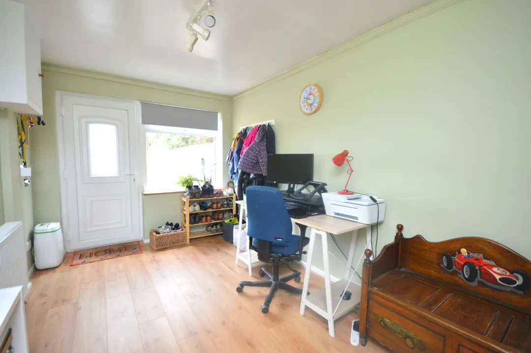 https://mr0.homeflow-assets.co.uk/files/photo/image/48039/4824/_x_/55128270.jpg