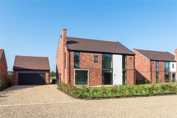 Great Moreton Park, New Road, CW12 photo 1