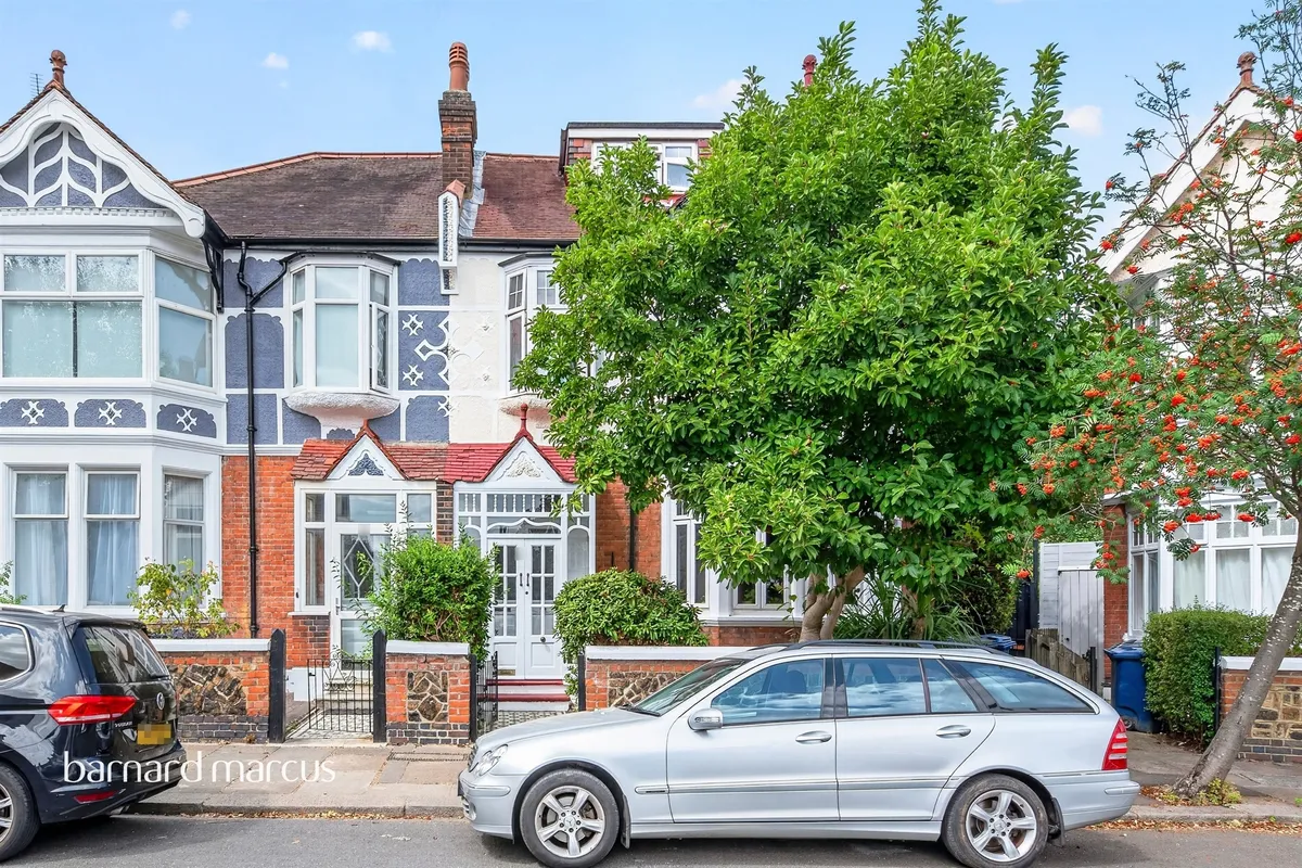 Fordhook Avenue, London