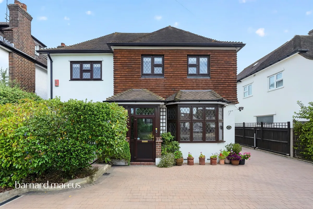 Park Avenue East, Epsom