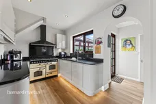 Park Avenue East, Epsom