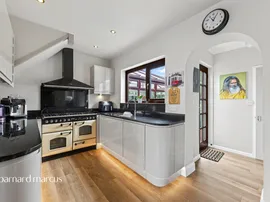 Park Avenue East, Epsom thumb 3