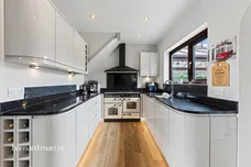 Park Avenue East, Epsom