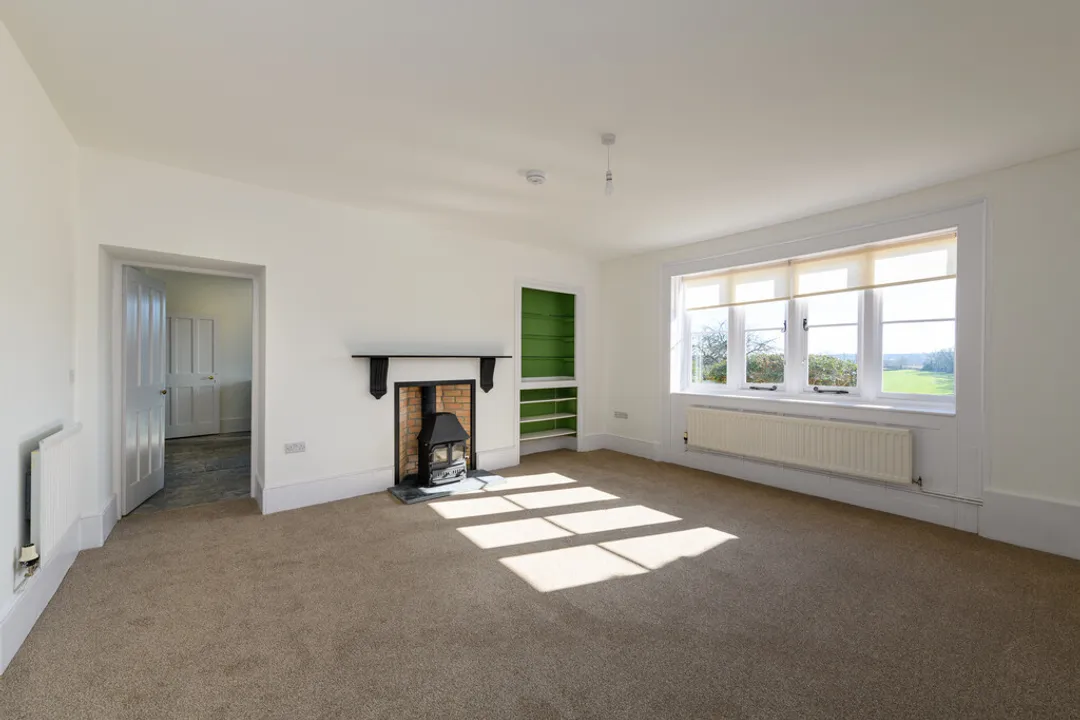 https://mr0.homeflow-assets.co.uk/files/photo/image/48041/0284/_x_/IMG_5173_11_large.jpg