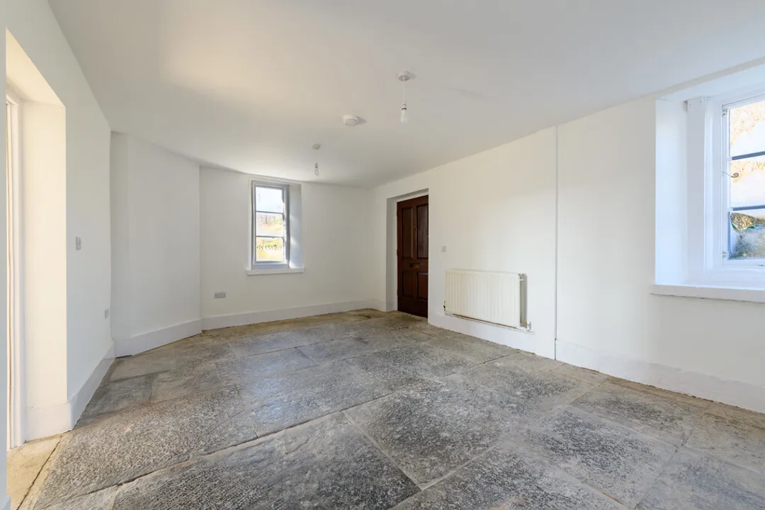 https://mr0.homeflow-assets.co.uk/files/photo/image/48041/0288/_x_/IMG_5173_8_large.jpg