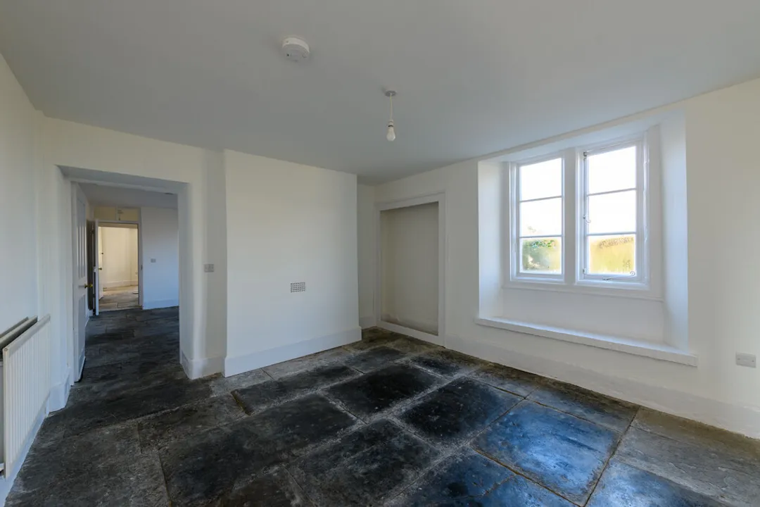 https://mr0.homeflow-assets.co.uk/files/photo/image/48041/0290/_x_/IMG_5173_13_large.jpg