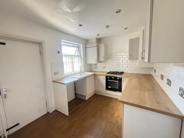 Clapham Road, L4