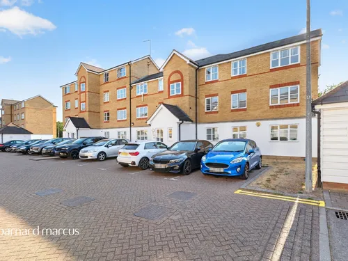 Clarence Close, Barnetphoto