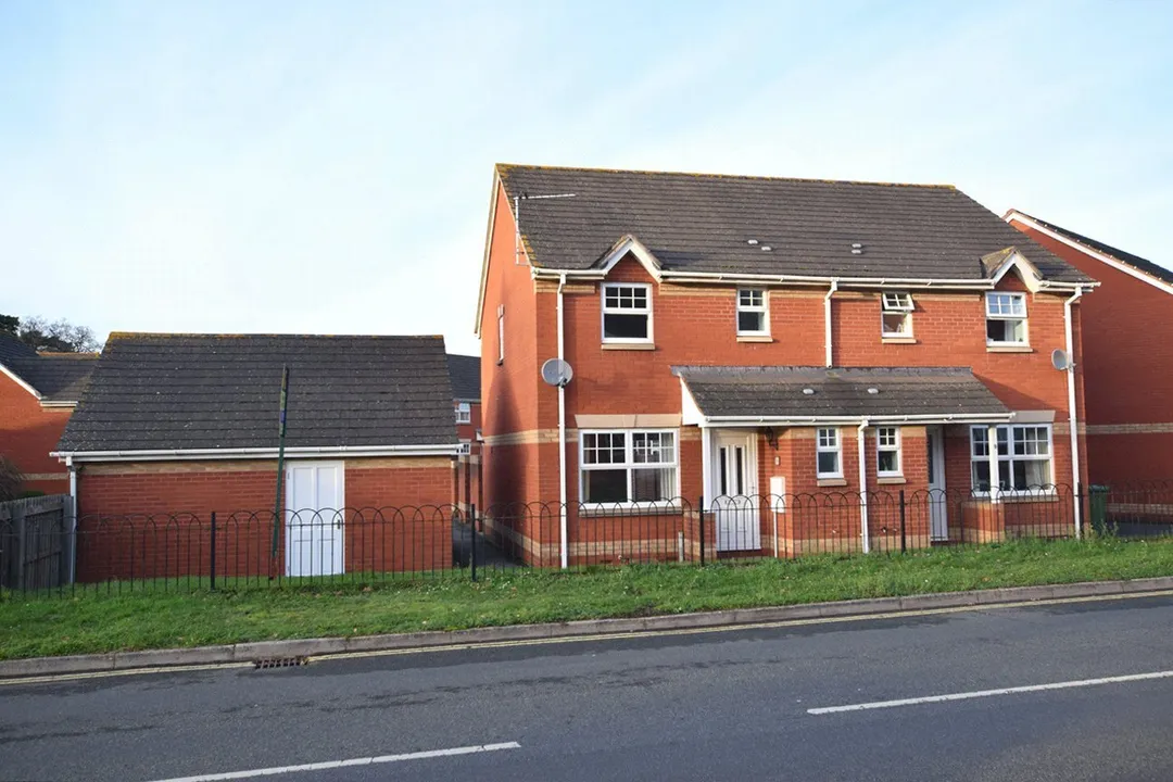 https://mr0.homeflow-assets.co.uk/files/photo/image/48044/3624/_x_/OCL150155_33.jpg