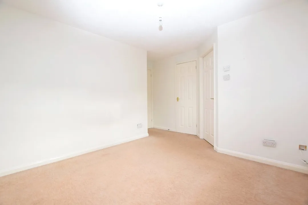 https://mr0.homeflow-assets.co.uk/files/photo/image/48044/3635/_x_/OCL150155_12.jpg